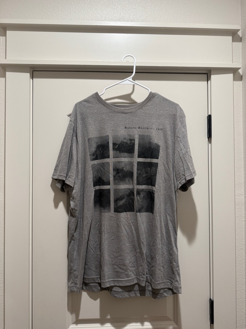 Banana Republic Gray Graphic Grid Short-Sleeve Tee